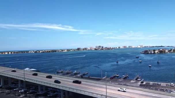 Ponte Bellaire Causeway Belleair Beach Flórida Eua Tem Vários Carros — Vídeo de Stock