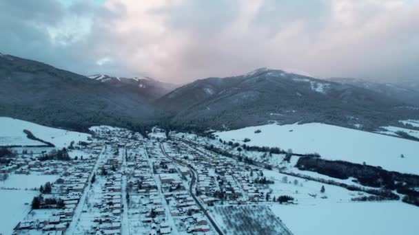 Yüksek Tatras Yüksek Dağ Kasabası Beyaz Karla Kaplı Kış Tatili — Stok video