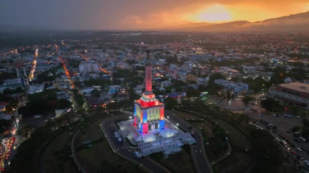 Vue Aérienne Héros Restauration Éclairage Monument Aux Couleurs République Dominicaine — Video