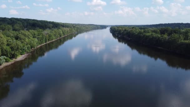 Flyger Över Delaware Floden Solig Molnig Dag — Stockvideo