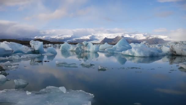 Panoramic View Small Icebergs Found Jkulsrin National Park Iceland — стоковое видео