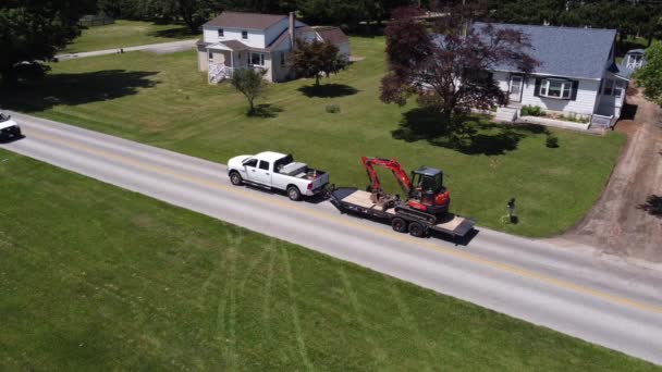 Small Businessman Loads Construction Equipment Trailer Truck — Stock Video