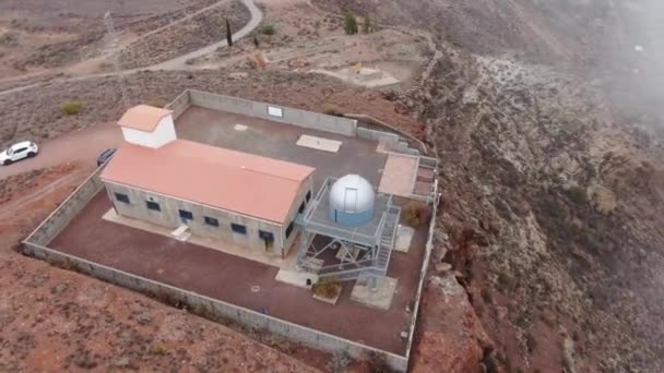 Luchtopname Een Baan Rond Koepel Van Het Observatorium Van Temisas — Stockvideo