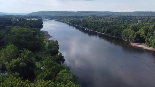 Flyger Över Delaware Floden Solig Molnig Dag — Stockvideo