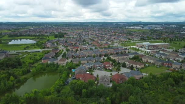 Aerial View Suburban Neighborhood Flying Right Slowly Panning — Stock Video