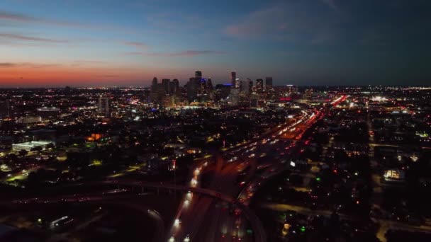 Luftaufnahme Der Beleuchteten Nächtlichen Skyline Der Stadt Houston Abenddämmerung Texas — Stockvideo