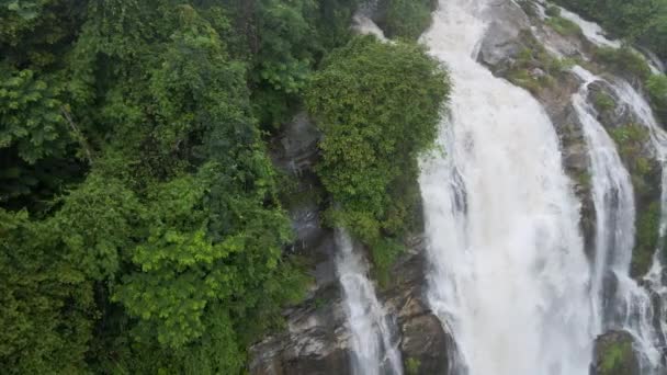 Flygfoto Över Vattenfall Wachirathan Dolly Höger — Stockvideo