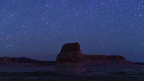 Bintang Timelapse Lone Rock Lake Powell Utah Latar Depan Malam — Stok Video