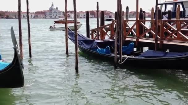 Venice Gondola Floating Cam Slow Motion Frames Sec Sec — Stock video