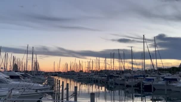 Ηλιοβασίλεμα Στο Λιμάνι Του Grand Motte Montpellier Γαλλία — Αρχείο Βίντεο