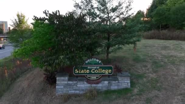 Selamat Datang State College Bangkit Udara Mengungkapkan Penn State Kampus — Stok Video