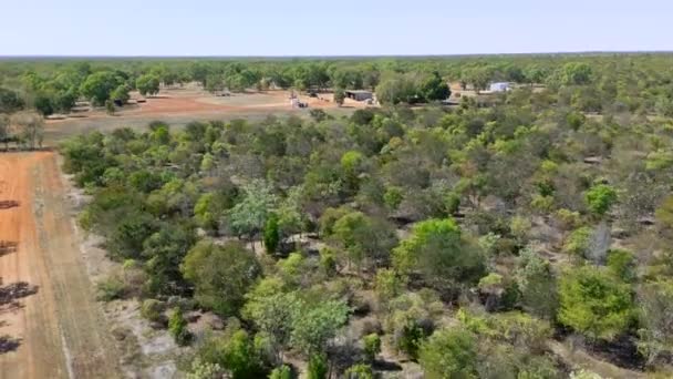 Drone Tiro Estruturas Uma Fazenda Rural Outback Austrália Barracões Outros — Vídeo de Stock