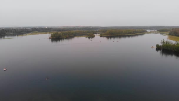 Drone Video Van Zwemmers Peddelplanken Cushman Lake Fairbanks Tijdens Zomerdag — Stockvideo