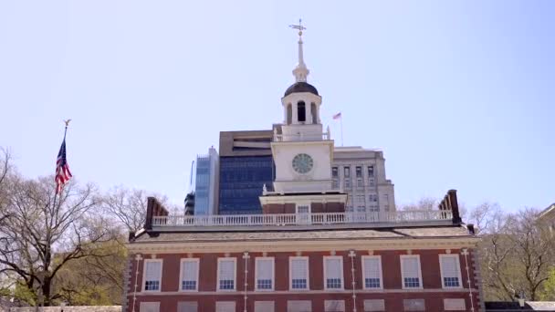 Blick Auf Die Independence Hall Philadelphia Pennsylvania Einem Hellen Und — Stockvideo
