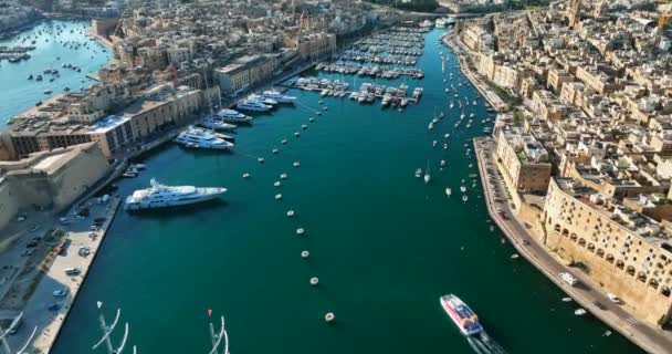Långsam Ariel Drönare Film Över Hamnen Tre Städerna Malta Fånga — Stockvideo