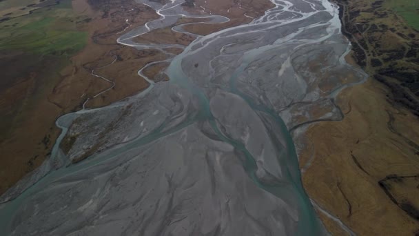 Adembenemend Uitzicht Nieuw Zeeland Winterlandschap Rivierdal Omgeven Door Hoge Bergen — Stockvideo