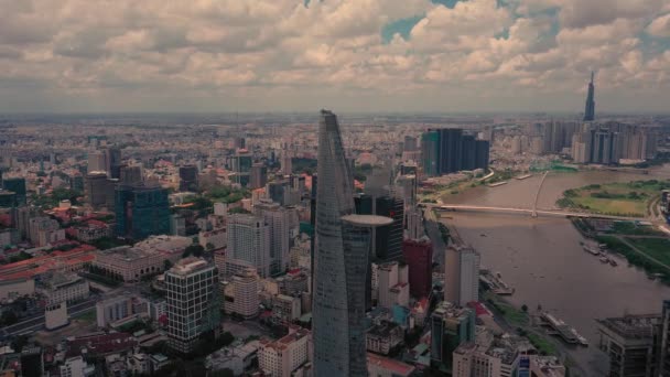 Powolny Lot Drapaczy Chmur Chi Minh City Wietnamie Nowym Mostem — Wideo stockowe