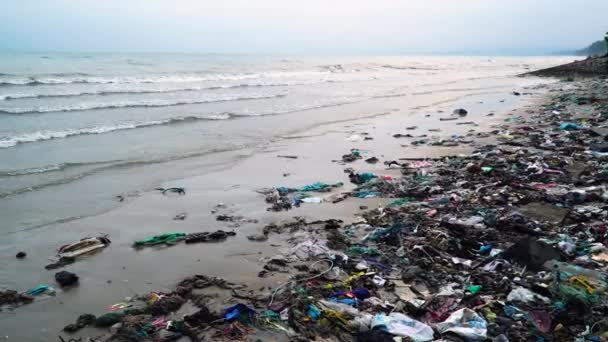 Plage Polluée Par Les Déchets Océan — Video