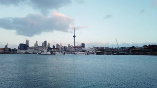 Stadsgezicht Van Auckland Stad Zee Haven Boven Water Moody Dag — Stockvideo