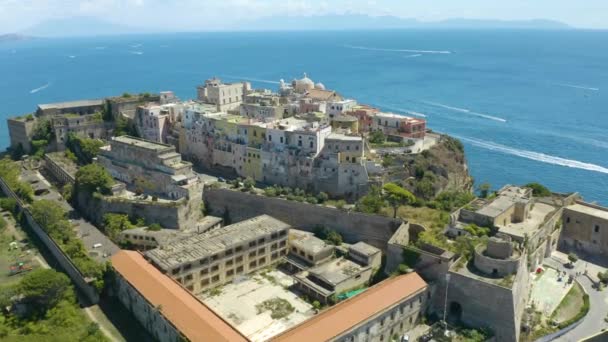 Luftaufnahme Des Höchsten Punktes Procida Italien Eine Ruhige Inselstadt Golf — Stockvideo