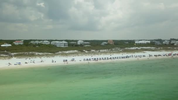 Rosemary Sahili Florida Arka Planda Sandalye Çadırları Yazlık Evleri Gösteren — Stok video