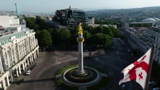 Luftaufnahme Vom Platz Der Freiheit Mit Freiheitsdenkmal Und Nationalflagge Von — Stockvideo