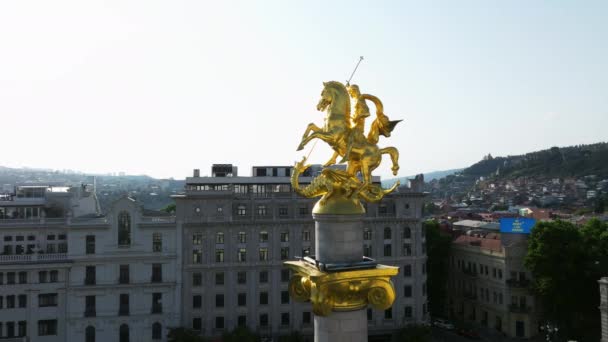Χρυσό Μνημείο Του Αγίου Γεωργίου Στην Πλατεία Ελευθερίας Και Στην — Αρχείο Βίντεο