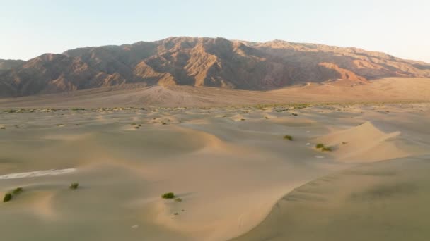 Rozlehlá Dunová Krajina Pouštního Údolí Death Valley Při Východu Slunce — Stock video