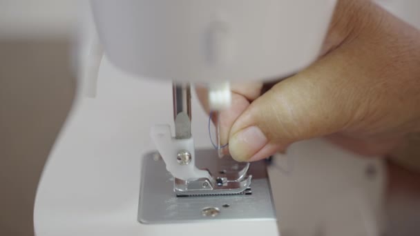 Threading Needdle Sewing Machine Closeup Older Woman Hands — Stock Video