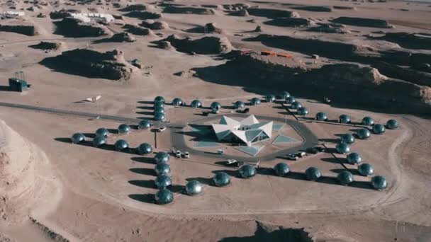 Arquitectura Base Alienígena Páramo Qinghai Rodeada Tierra Nadie — Vídeo de stock