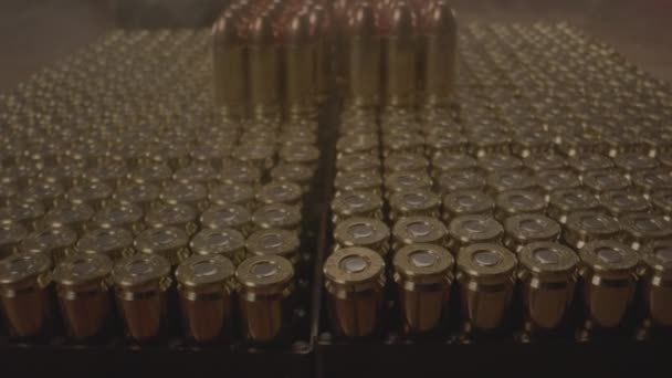 Macro Dolly Munitions 9Mm Avec Fumée Premier Plan Vers Pistolet — Video