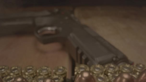 Makro Lalka Pistoletu Odsłaniając Amunicję Podczas Gdy Dym Przechodzi — Wideo stockowe