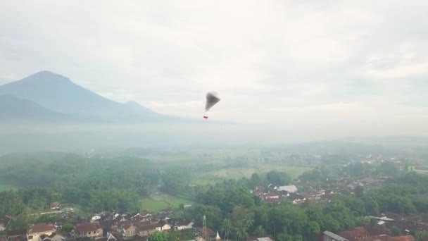 Indonesisk Traditionell Baloon Som Flyger Himlen Med Indonesisk Flagga Form — Stockvideo