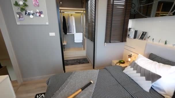 Diseño Interiores Dormitorio Contemporáneo Moderno Con Manta Blanca Negra Cama — Vídeo de stock