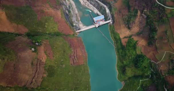 Direkt Über Einem Türkisfarbenen Stausee Und Damm Nordvietnam — Stockvideo