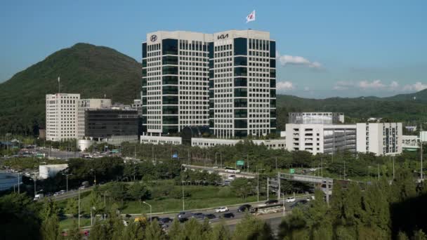 Hyundai Kia Group Buildings Dengan Seoul Cityscape Dan Lalu Lintas — Stok Video