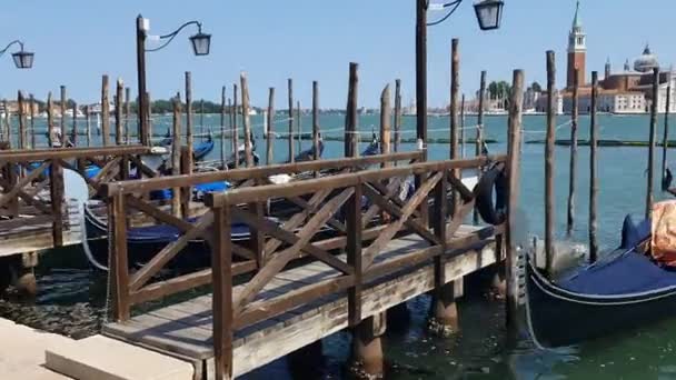 Venise Pan Droite Suivi Vitesse Bateau Flottant Vide Gondole Timelapse — Video