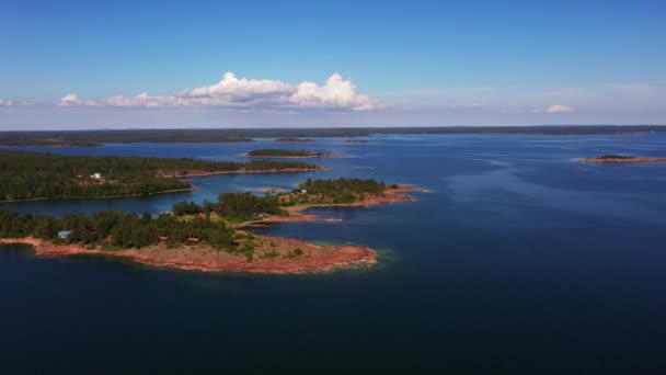 Vista Aerea Con Vista Sulle Case Vacanza Sulle Isole Rocciose — Video Stock