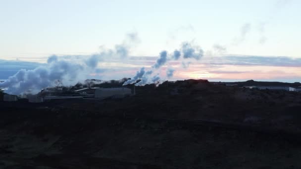 Vapore Geotermico Che Sale Dalla Centrale Elettrica Islanda Durante Tramonto — Video Stock