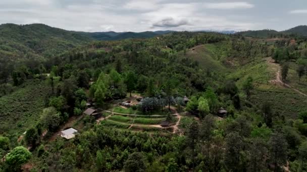 Luchtfoto Van Bungalows Een Berghotel Chiang Mai Thailand Dronebaan — Stockvideo