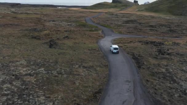 Viajes Coche Por Carretera Remota Península Reykjanes Cerca Del Faro — Vídeos de Stock