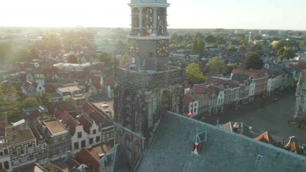 Sint Janskerk Relógio Torre Dia Ensolarado Com Gouwekerk Chuch Fundo — Vídeo de Stock