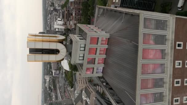 ドイツのドルトムント市にあるUタワーの垂直ソーシャルメディアビデオ — ストック動画