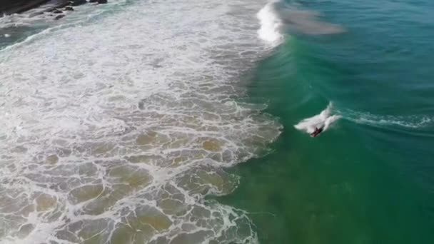 Bodyboarder Rides Τέλειο Κύμα 360 Spin Sintra — Αρχείο Βίντεο