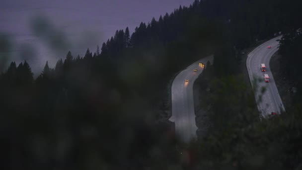 Lange Aufnahme Mit Blick Auf Eine Autobahn Auf Der Autos — Stockvideo