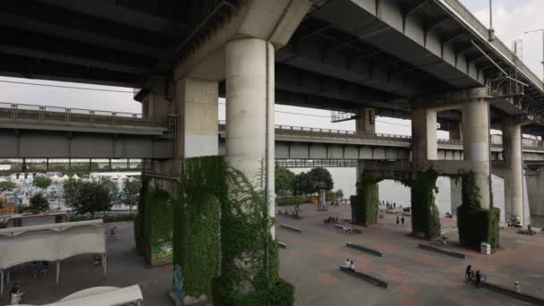 Tren Metro Cheongdam Duplex Bridge Llegando Estación Ttukseom Park Ciudad — Vídeos de Stock