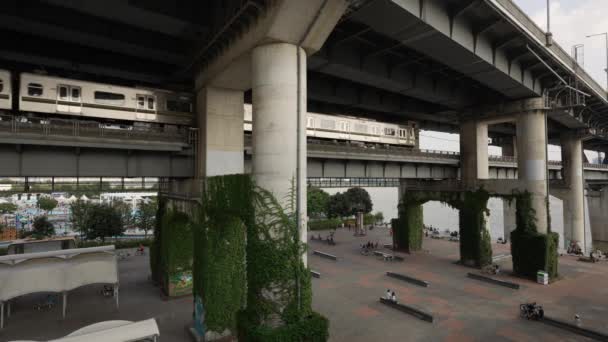 Seul Metropolitalny Pociąg Metra Podróżuje Cheongdam Bridge Wyjeździe Stacji Ttukseom — Wideo stockowe