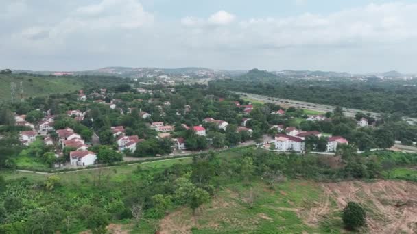 Aerial Powierzchnia Mieszkalna Domy Drzewa Abuja Nigeria Przodu Pochylić Ujawnić — Wideo stockowe