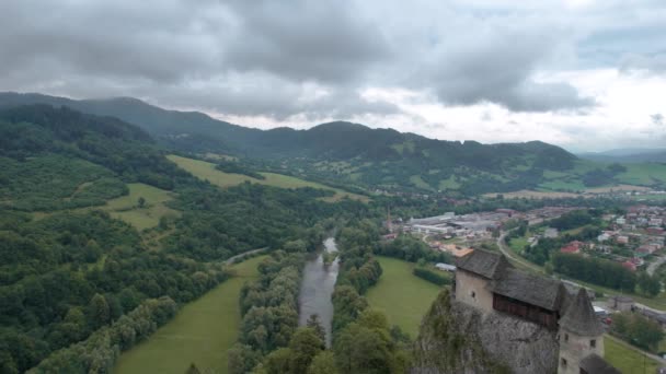 Lente Révélation Impressionnant Château Orava Sommet Une Colline Dans Nord — Video