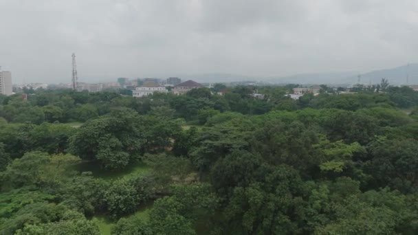 Aérial Zone Boisée Sous Ciel Nuageux Abuja Nigeria Inverse — Video